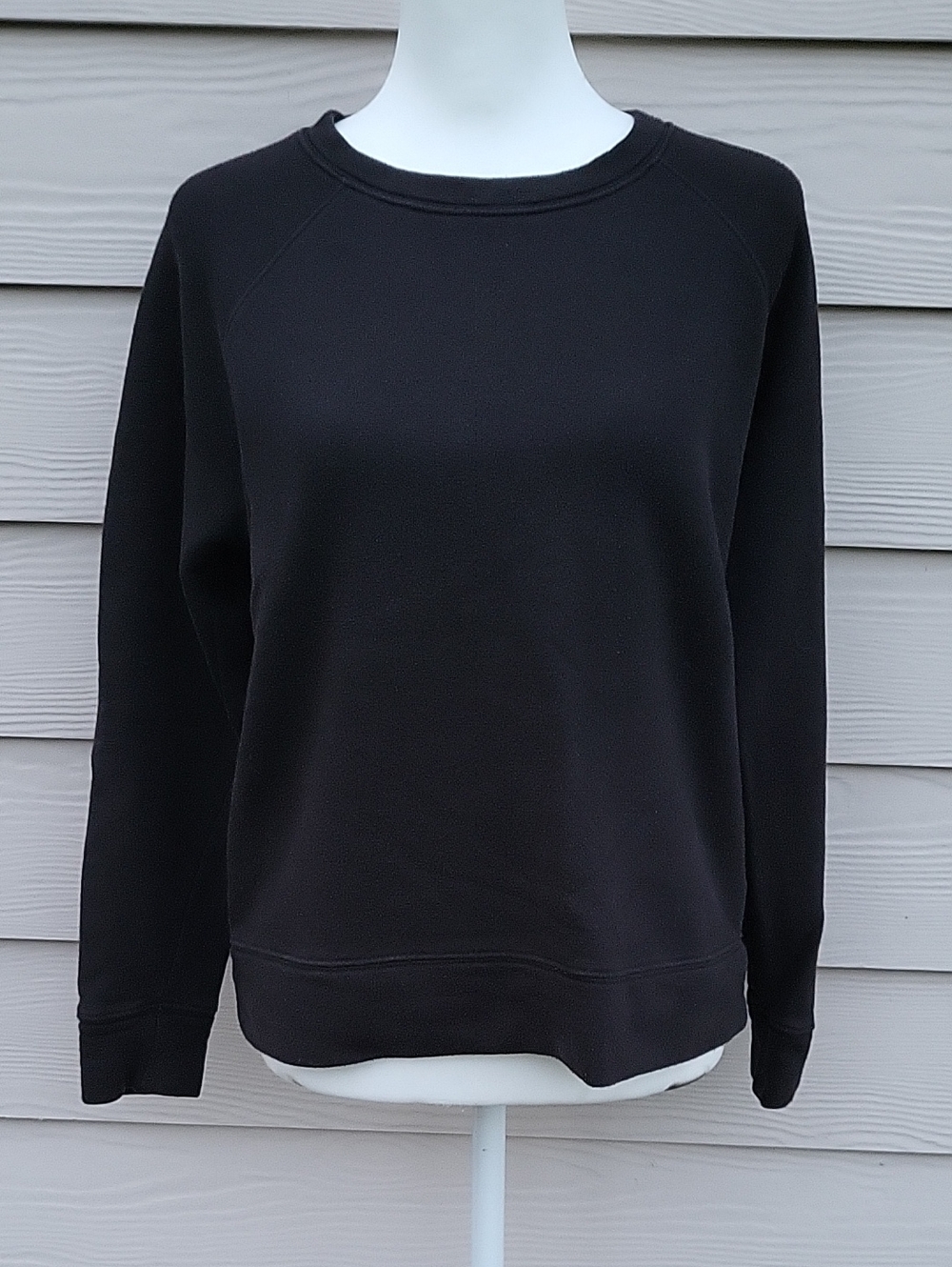 Athleta Black Crewneck Sweatshirt – Women’s Medium